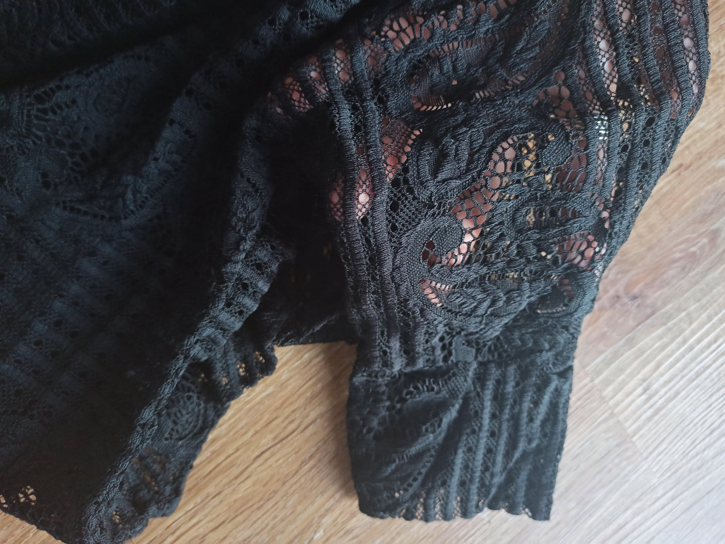 Mirthful Lace (S)